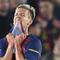 Pemain Barcelona, Dani Olmo, tampak kecewa setelah ditaklukkan Atletico Madrid pada leg pertama perempat final Liga Champions 2025/2026 di Stadion Camp Nou, Kamis (9/4/2026). (AFP/Josep Lago)