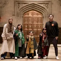 Potret Desta dan Natasha Rizky saat temani anak liburan ke Jepang (Sumber: Instagram/desta80s)