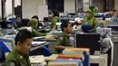 PNS kembali berdinas di masing-masing instansinya pada hari pertama kerja usai libur nasional dan cuti bersama Hari Raya Idul Fitri 1435 H, (4/8/2014). (ANTARA FOTO/Widodo S. Jusuf)