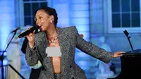 Gaya Berani Alicia Keys, Pamer Kalung Berlian Mahal Tanpa Dalaman Sama Sekali