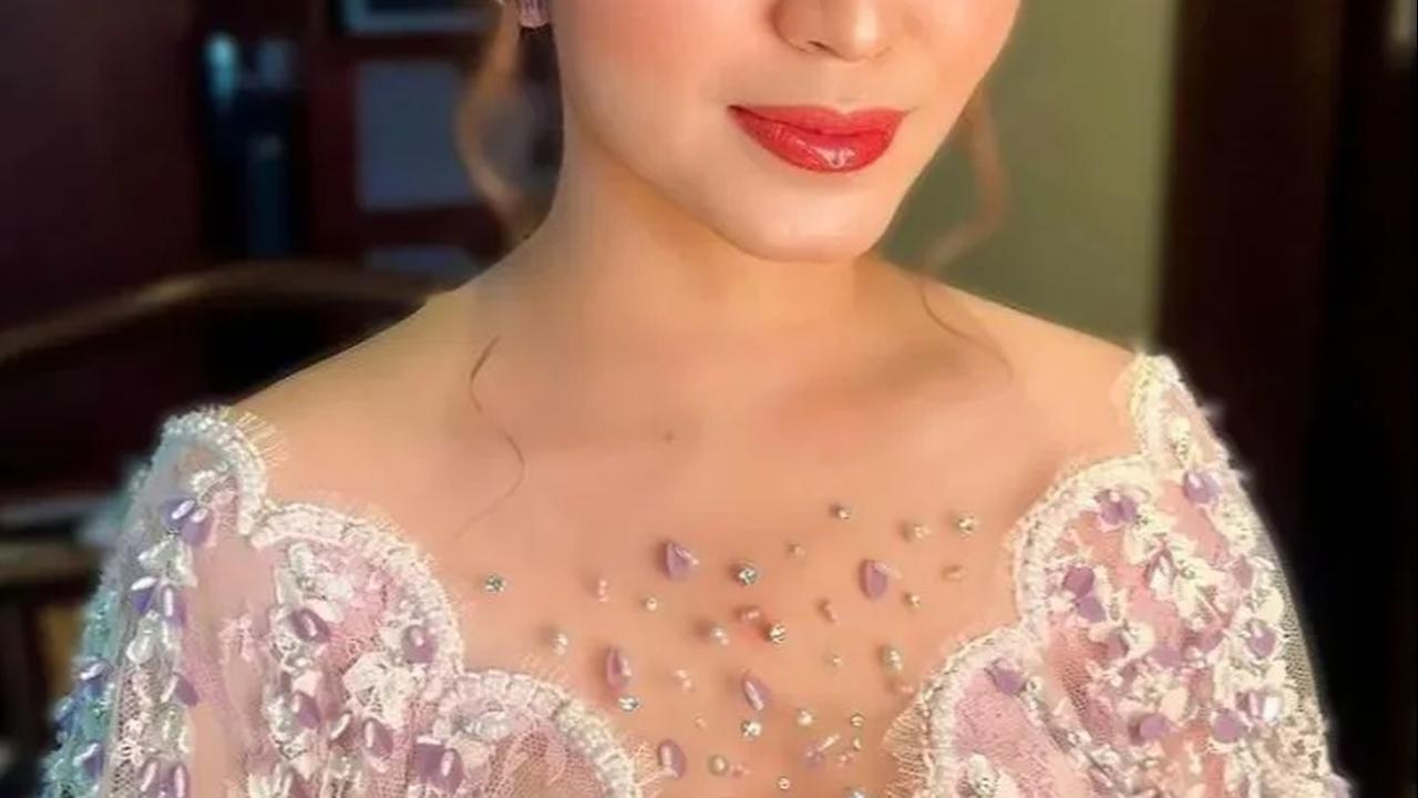 Foto-foto Cantik Selvi Ananda, Istri Gibran Saat Pakai Kebaya