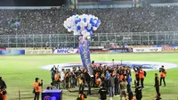 Puncak perayaan HUT Arema ke-28 dipusatkan di Stadion Kanjuruhan, Selasa (11/8/2015) malam. (Bola.com/Kevin Setiawan)