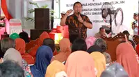 Wali Kota Semarang Hendrar Prihadi memberi sambutan pelaksanaan pasar murah. (foto: Liputan6.com/ felek wahyu)