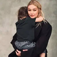 Gigi Hadid dan putrinya, Khai. [Foto: Instagram/gihadidarg]