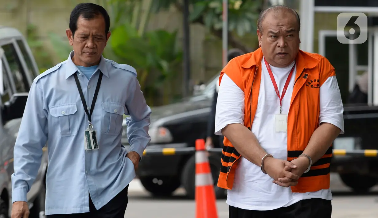 Pemilik Grup Dempo Muhammad Yamin Kahar tiba untuk menjalani pemeriksaan di Gedung KPK, Jakarta, Kamis (13/2/2020). Yamin diperiksa sebagai tersangka dalam kasus dugaan suap proyek pembangunan infrastruktur Jembatan Ambayan dan Masjid Agung di Solok Selatan, Sumatera Barat. (merdeka.com/Dwi Narwoko)
