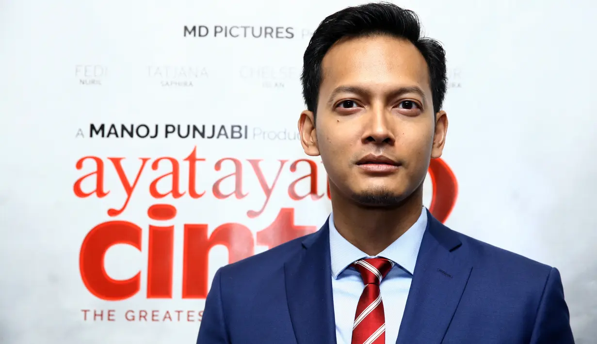 Seorang Fahri yang diperankan oleh Fedi Nuril memang sepertinya menjadi salah satu idola para wanita yang menyaksikan. Sosok kharismatik yang melekat di dirinya lah yang menjadi alasan para wanita meleleh dibuatnya. (Nurwahyunan/Bintang.com)