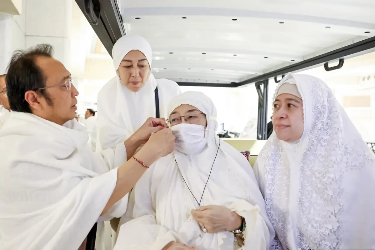 Presiden Kelima RI yang juga Ketua Umum DPP PDI Perjuangan (PDIP) Megawati Soekarnoputri menunaikan ibadah umrah di Masjidil Haram, Makkah, Arab Saudi (Istimewa)