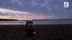 Warga Maroko memiliki tradisi unik selama bulan Ramadan. Mereka berkumpul bersama keluarga dan kerabat di pinggir pantai hingga waktu berbuka tiba.