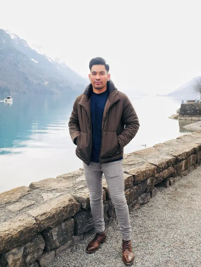 Robby Purba liburan di Austria dan Swiss, pertama kali lihat hujan salju (Foto: Instagram robbypurba)