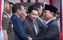 Penuh Persahabatan Prabowo Genggam Erat Tangan Mahfud hingga Datangi Para Mantan Panglima TNI & Jenderal Senior di Kemenhan