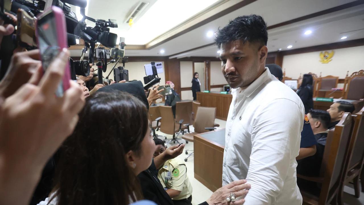 FOTO: Ammar Zoni Divonis Tujuh Tahun Penjara dalam Kasus Narkotika Rutan Salemba