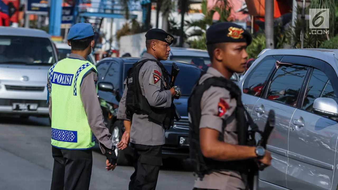 Brimob Bersenjata Lengkap Amankan Arus Balik Lebaran di Pantura