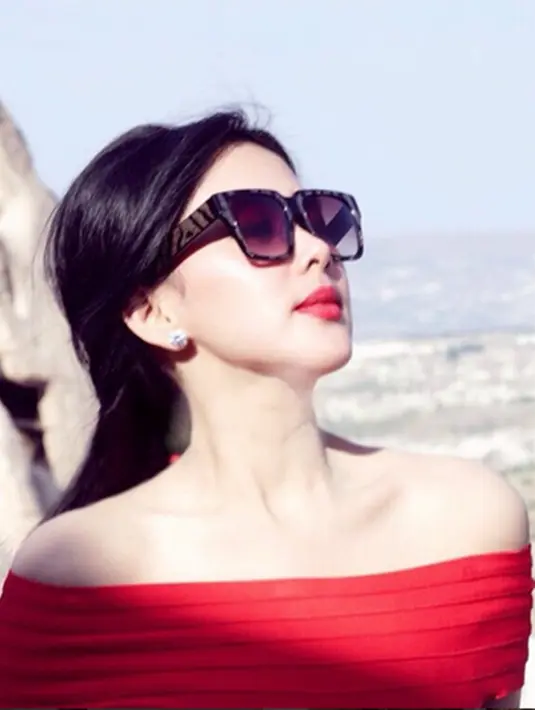 Selain perkenalkan pacar baru, Syahrini ikut menyembelih kurban untuk Hari Raya Idul Adha umat Islam di Tanah Air. (Via Instagram/@princessyahrini)