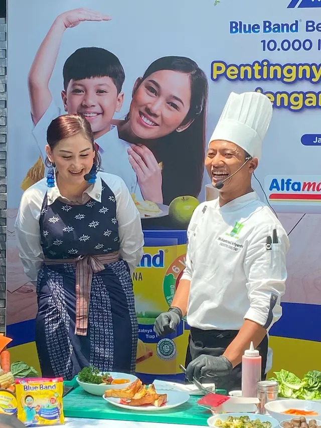 Dukung Kampanye BlueBand, Mona Ratuliu Cerita Pengalaman Bikin Sarapan Bergizi untuk Anak