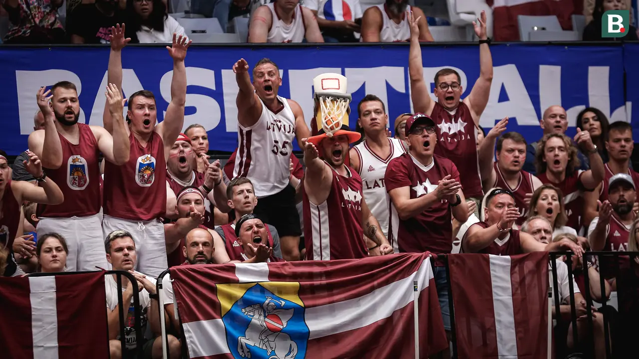 Foto: Sang Debutan Berikan Kejutan, Latvia Menang Dramatis atas Prancis di Depan Ribuan Pendukung Mereka saat Piala Dunia FIBA 2023