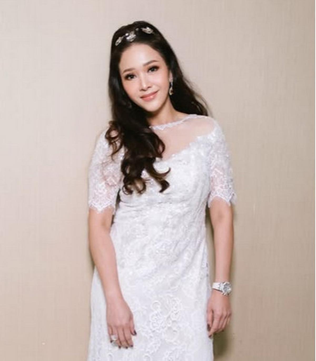 Cantik Bak Bidadari, Potret Maia Estianty Pakai Dress Putih Tuai Pujian - Tulis Pesan Menohok Soal Pembuktian Diri