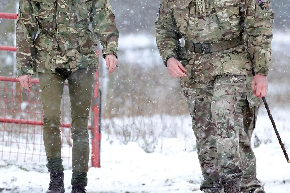 Kate Middleton Tampil Maco dalam Balutan Seragam Militer yang Bersiap Latihan