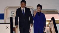 Presiden China Xi Jinping dan istrinya Peng Liyuan. (Reuters)