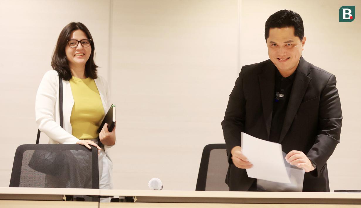 <p>Dalam jumpa pers tersebut, mereka membeberkan sejumlah informasi terhangat terkait sepak bola tanah air diantaranya tentang Piala Dunia U-17 2023, rencana kedatangan FIFA hingga mengomentari pesepak bola yang mengikuti pendidikan Kepolisian. (Bola.com/M Iqbal Ichsan)</p>