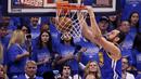 Pemain Warriors, Andrew Bogut #12 melakukan dunk saat timnya melawan OKC Thunder pada lanjutan final wilayah barat NBA Playoffs 2016 di Chesapeake Energy Arena, Oklahoma City, (29/5/2016) WIB. Warriors menang 108-101.  (Mark D. Smith-USA TODAY Sports)