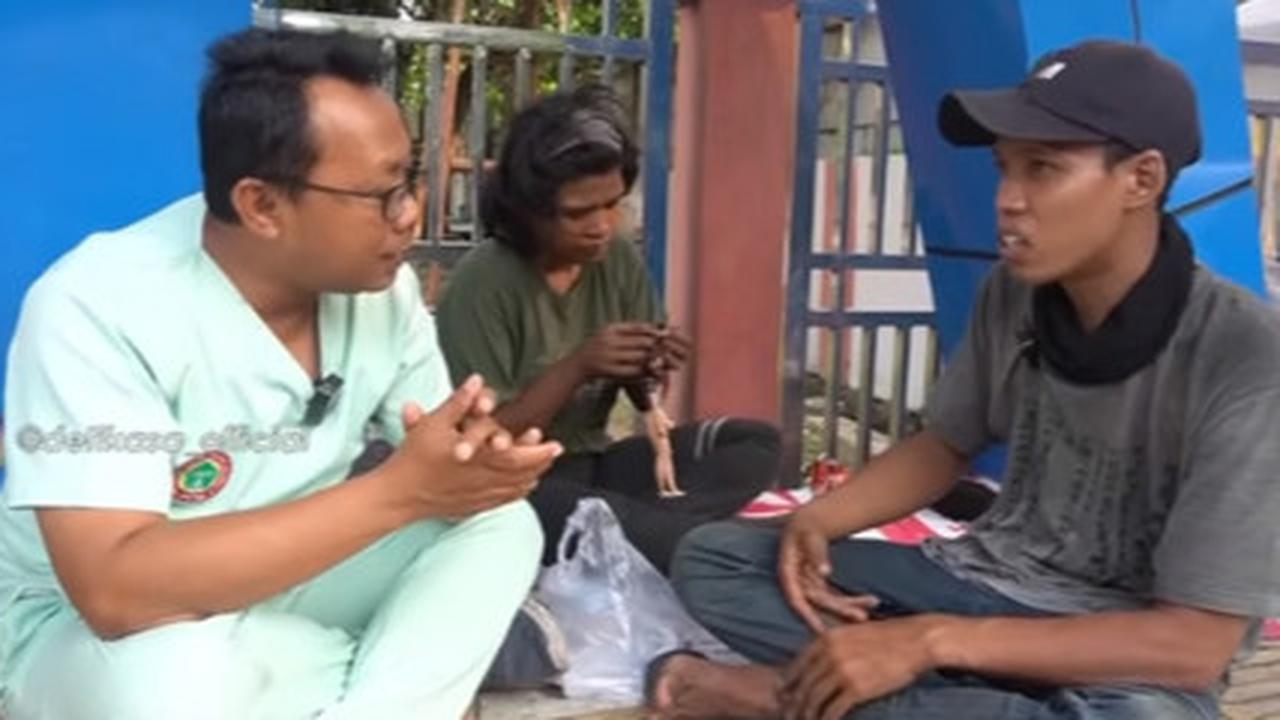 Kisah Tukang Rongsok Berhati Mulia Nikahi Wanita ODGJ 'Saya Kasihan Perempuan Tinggal di Jalan