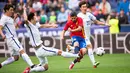 Pemain Spanyol, Nolito, saat mencetak gol ke gawang Korea Selatan pada laga persahabatan di Red Bull Arena, Wals-Siezenheim, Austria, Rabu (1/6/2016). (EPA/Andreas Schaad)