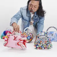 Louis Vuitton dan Takashi Murakami kembali berkolaborasi di atas tas LV Capucines yang ikonik (Louis Vuitton)