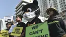 Greenpeace Malaysia dan Himpunan Advocacy Rakyat Malaysia (HARAM) menggelar aksi damai di depan Kedutaan Besar Indonesia di Kuala Lumpur, Jumat, 4 September 2026. (AFP/ Arif Kartono)