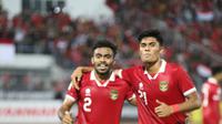 Yakob Sayuri dan Fachruddin Aryanto berselebrasi dalam kemenangan Timnas Indonesia atas Brunei 7-0 pada fase grup A Piala AFF 2022 di KLFA Stadium, Kuala Lumpur, Malaysia, Senin (26/12/2022). (Bola.com/Zulfirdaus Harahap)
