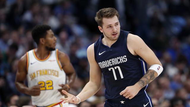 Luka Doncic Cemerlang Maverick Menang Telak Atas Warriors Nba Bola Com