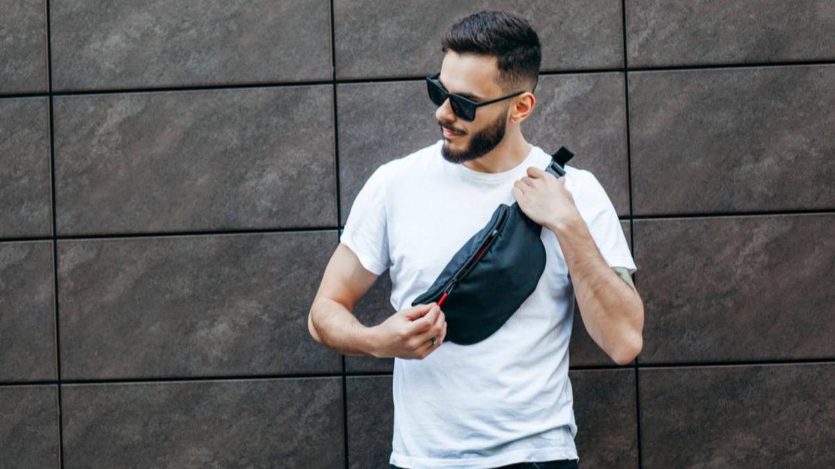 Bawa Barang Jadi Lebih Praktis! Ini Rekomendasi Tas Pinggang Pria Stylish Harga Terjangkau
