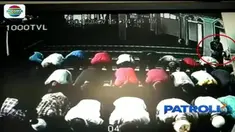 Awalnya, pemuda ini terlihat ikut salat berjamaah di sebuah masjid di Pondok Bambu, Jakarta, namun ternyata ia mencuri tas milik seseorang.