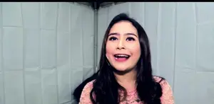 Prilly Latuconsina menjajal peruntungannya di dunia musik dengan berduet bersama Pasto. Aliando Syarief pun tak mau kalah, ia ingin duet dengan Agnes Monica.