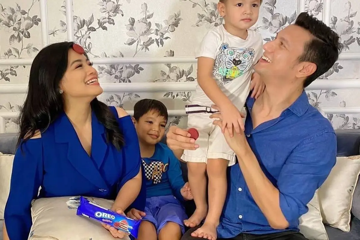 Tips Ngemil Seru dan Sehat dengan Oreo Ala Keluarga Christian Sugiono dan Titi Kamal