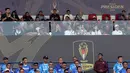 Presiden Joko Widodo bersama Kemenpora Dito Ariotedjo, Ketua Umum PSSI Erick Thohir, dan Steering Committee (SC) Piala Presiden 2024 Maruarar Sirait menyaksikan upacara pembukaan Piala Presiden 2024 yang berlangsung di Stadion Si Jalak Harupat, Bandung, Jumat (19/07/2024) WIB. (Bola.com/Bagaskara Lazuardi)