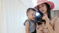 Laura Basuki Jauhkan Anak dari Televisi