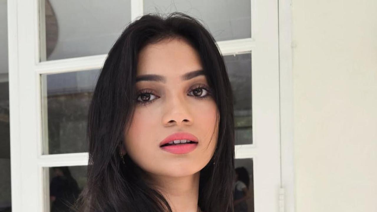 Aura Elegan dan Natural, Ratu Sofya Tampil Stunning di Setiap Potret!