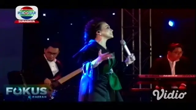 VIDEO: Konser Reza Artamevia di Surabaya Hipnotis Generasi Era 80 dan 90-an