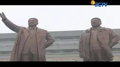 Warga Korea Utara rayakan hari kemerdekaan dengan menari dan menyanyi meski dengan memasang ekspresi datar.