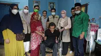 Sudah Menjadi Tradisi, AMK Kembali Bagi-Bagi Kursi Roda untuk Manula