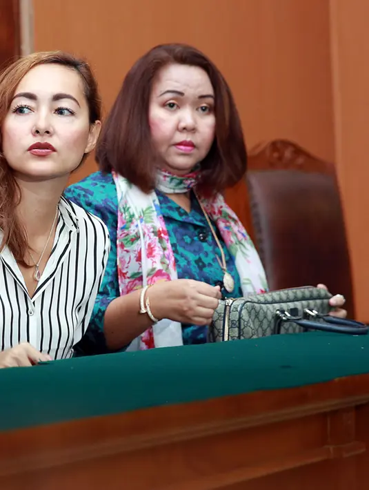 Selain bercerai, keinginan ibu dari Marcelle Brinette Renee Lefrandt dan Jarvis Leopold Rezer Lefrandt ini menginginkan hak asuh soal anak. (Deki Prayoga/Bintang.com)