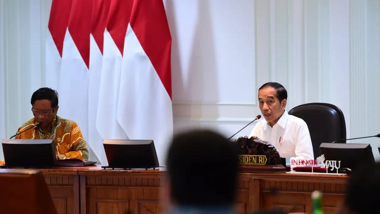 Presiden Jokowi  saat memimpin rapat terbatas mengenai ketentuan dan fasilitas perpajakan untuk penguatan perekonomian di Kantor Presiden, Jakarta, pada Jumat, 22 November 2019.Muchlis Jr - Biro Pers Sekretariat Presiden