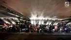 Kendaraan terjebak macet di Kolong Semanggi, Jakarta, Rabu (9/8). Kepala Dishub DKI Andri Yansyah mengatakan, uji coba pelarangan kendaraan roda dua dari patung kuda hingga Bundaran Senayan akan dilakukan awal Sepetember 2017. (Liputan6.com/Johan Tallo)