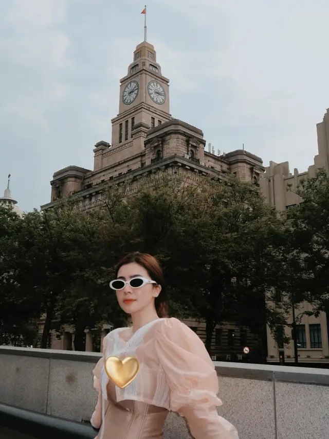 Gaya Liburan Felicya Angelista Liburan ke Shanghai, Percaya Diri dengan Dress Vintage Modern yang Soroti Body Ramping