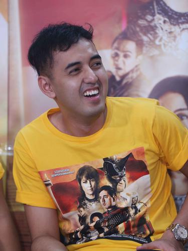 Kemal Palevi Nikita Mirzani Lupakan Stres Di Lokasi Syuting News Entertainment Fimela Com