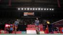 Pasangan Ganda Putri Indonesia, Della Haris (kiri)  dan Rizki Amelia merayakan keberhasilan mencetak poin melawan pasangan China, Chen Qingchen dan Jia Yifan pada babak kedua Daihatsu Indonesia Master 2018 di Istora Senayan, Kamis (25/1/2018).
