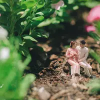 Seorang fotografer asal Thailan menawarkan konsep pre wedding kurcaci untuk para calon pengantin. (Via: boredpanda.com)