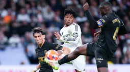 Real Madrid harus menelan pil pahit kala menjamu Valencia pada laga pekan ke-30 La Liga, Sabtu (5/4/2025) malam WIB. (AP Photo/Manu Fernandez)
