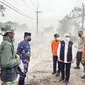 Gubernur Jawa Timur, Khofifah Indar Parawansa, bersama forkopimda  meninjau daerah terdampak APG  Gunung Semeru (Istimewa)