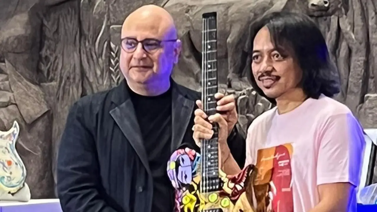 Dewa Budjana Lelang Gitar Seharga 2 M untuk Donasi Kanker Payudara, Laku Terjual kepada Irwan Mussry